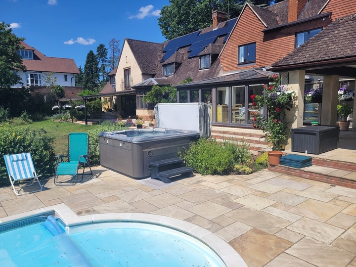 8 Bedroom House In Farnborough